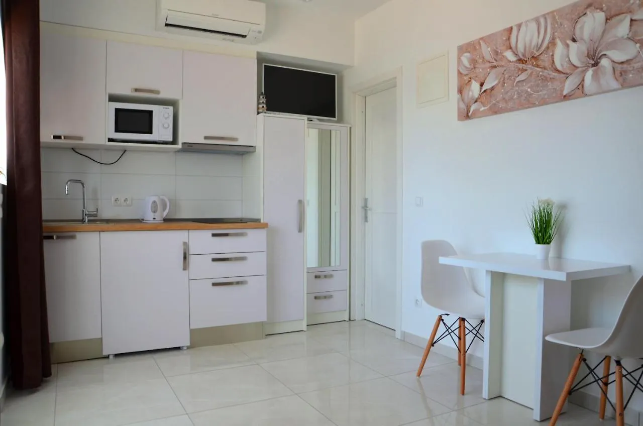 Apartmani Tomi - Trogir Ciovo 0*,  Croatia